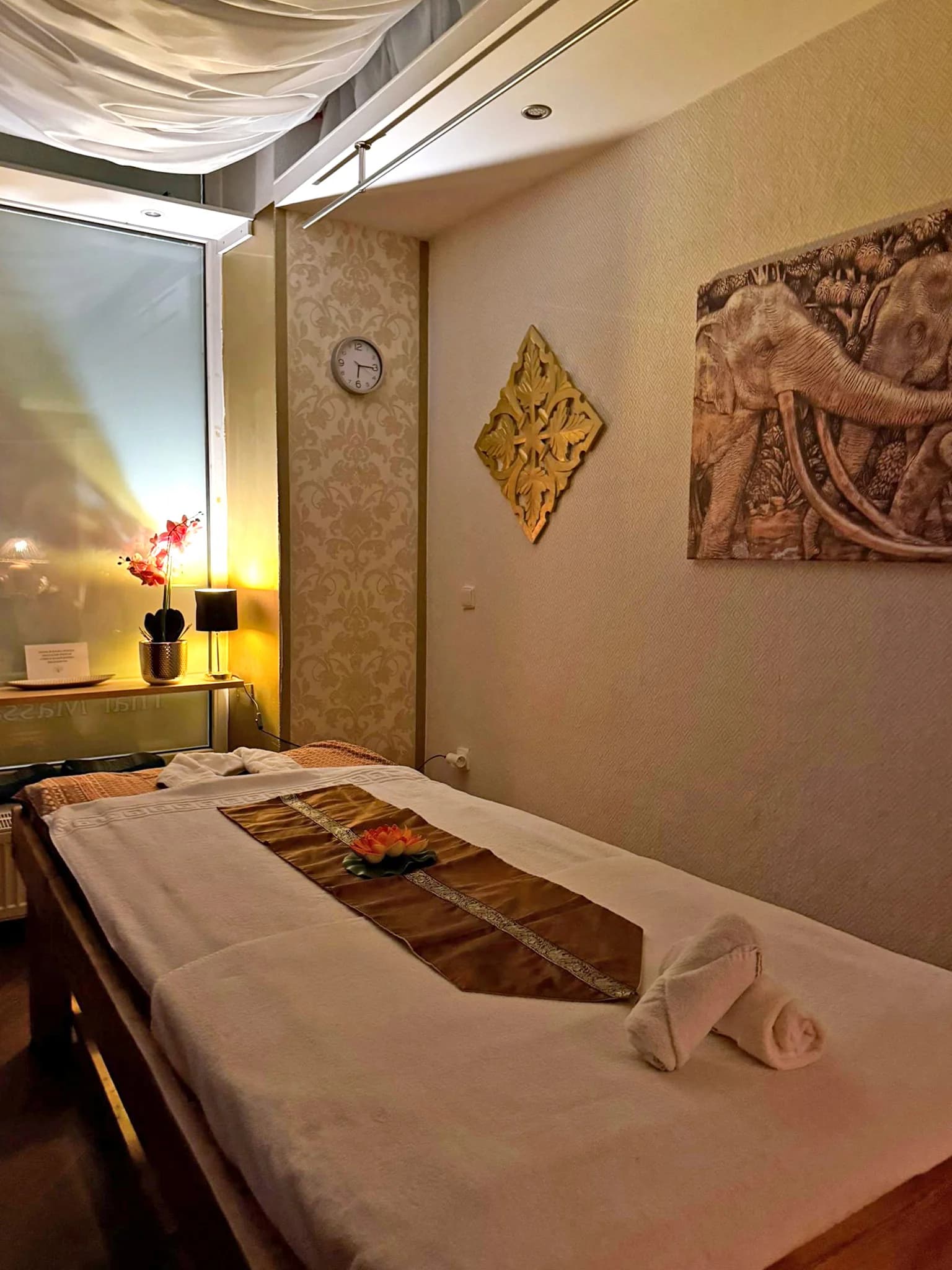 Thajská masáž na 60 minut: tradiční Nuat Boran nebo aromatická olejová